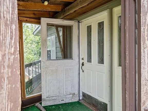 3rd image of 9 Sterling Pl