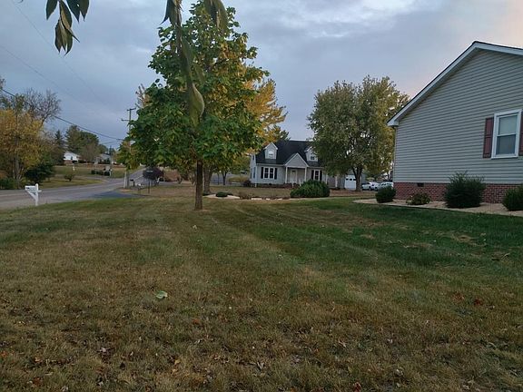 3rd image of 395 Mundy Ct