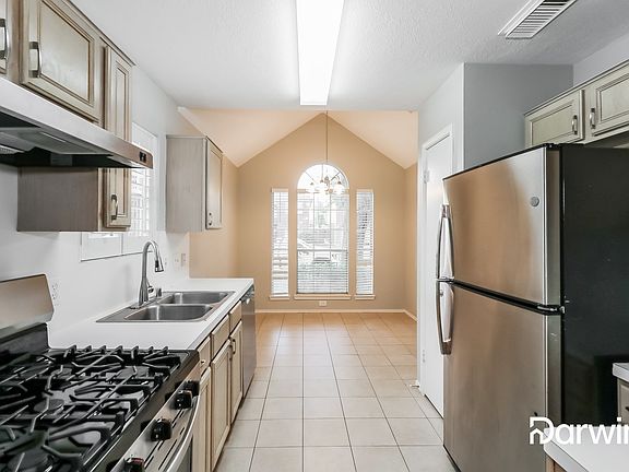 3rd image of 8955 Dawnridge Dr