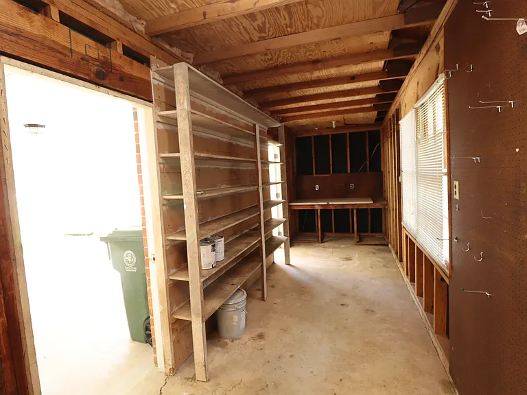 116 Shirley Dr — Photo 4