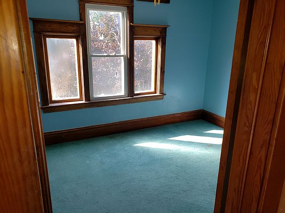 4th image of 1008 10th Ave