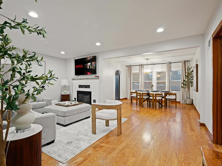205 W Quincy St — Photo 10