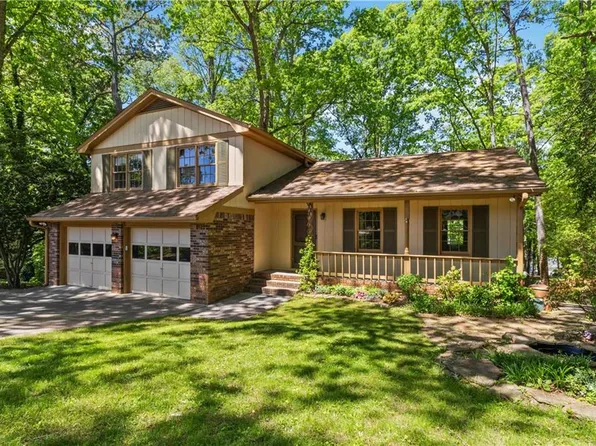 2837 Rosemont Dr, Lawrenceville, GA 30044