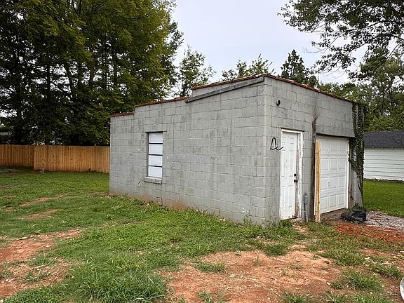 4th image of 1705 Hogle Dr