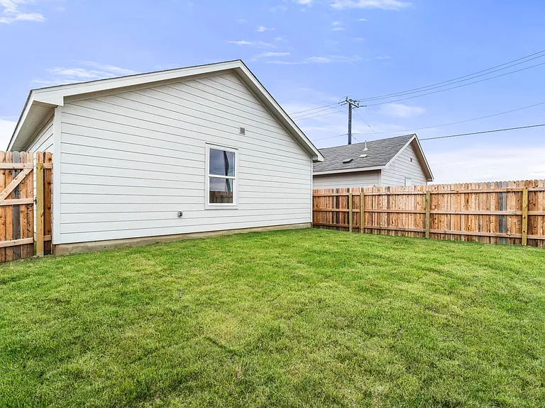 907 Stricker Path — Photo 23