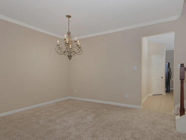 50 E Pipers Green St — Photo 7