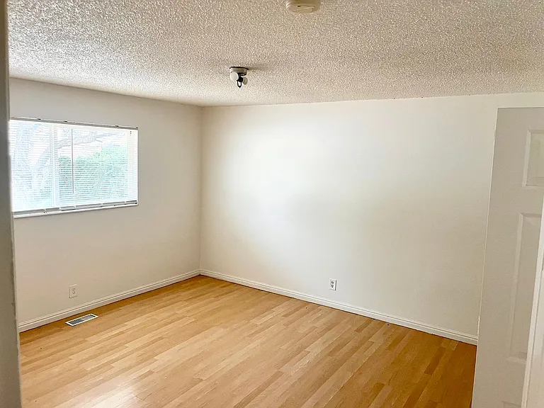 3079 W Lehman Ave — Photo 4