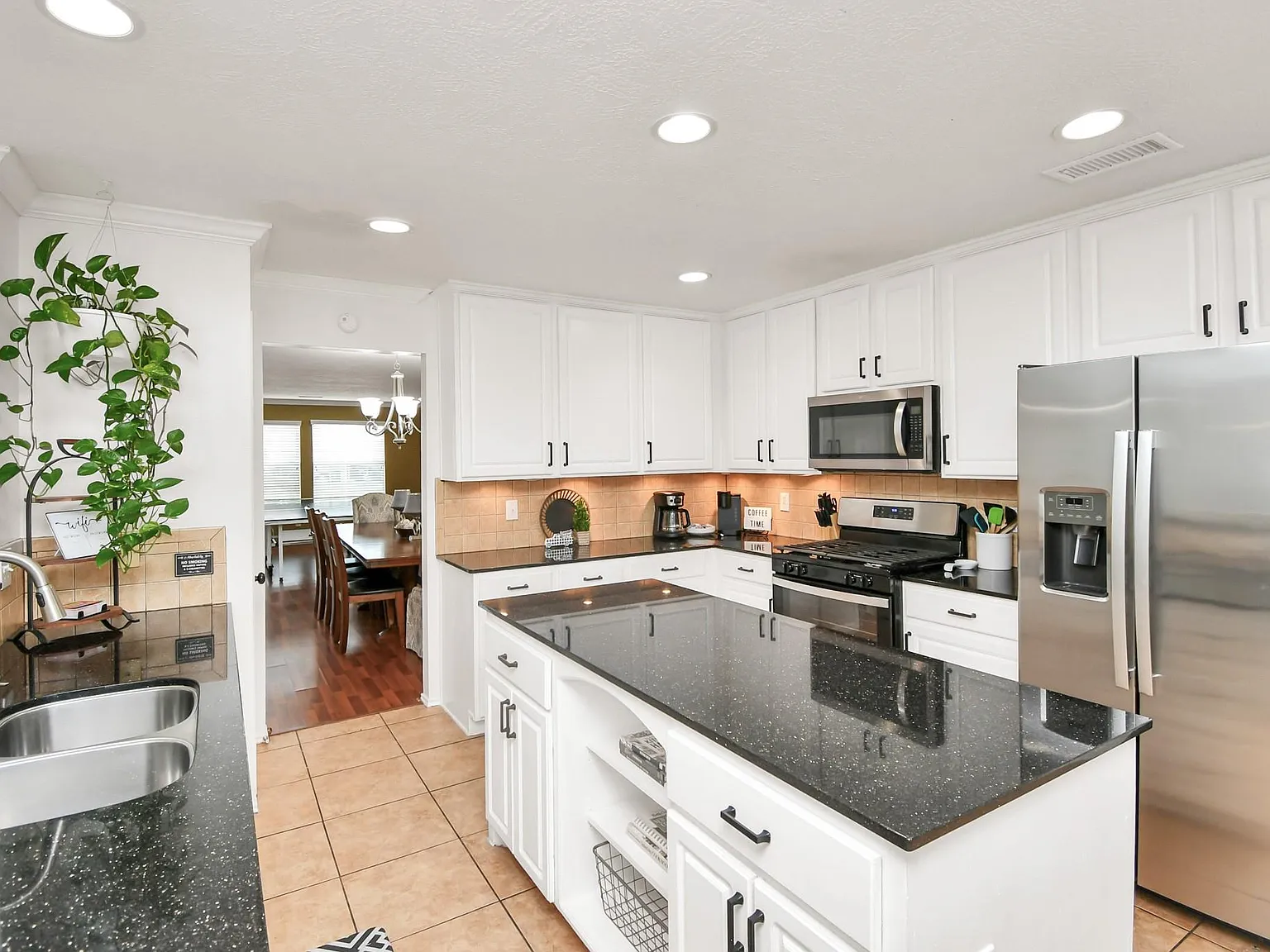6 bed, 2.5 bath, 3730 sqft, $5,500 — Photo 3