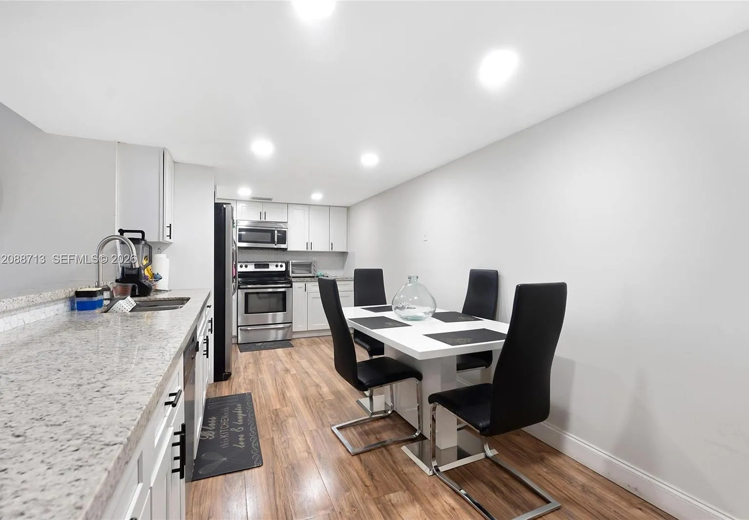 The Leeward Condo — Photo 3