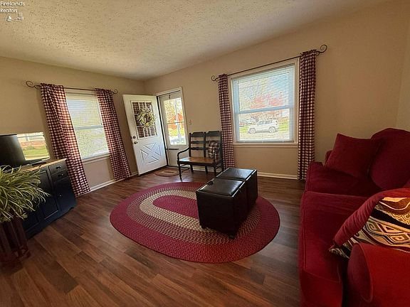 3rd image of 120 Schiller Ave