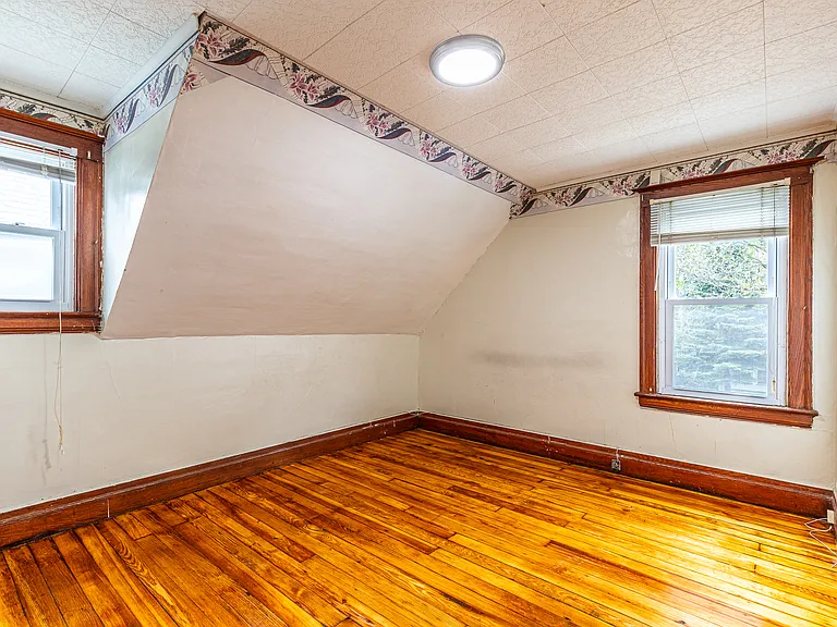 111 Bidwell Ter — Photo 33