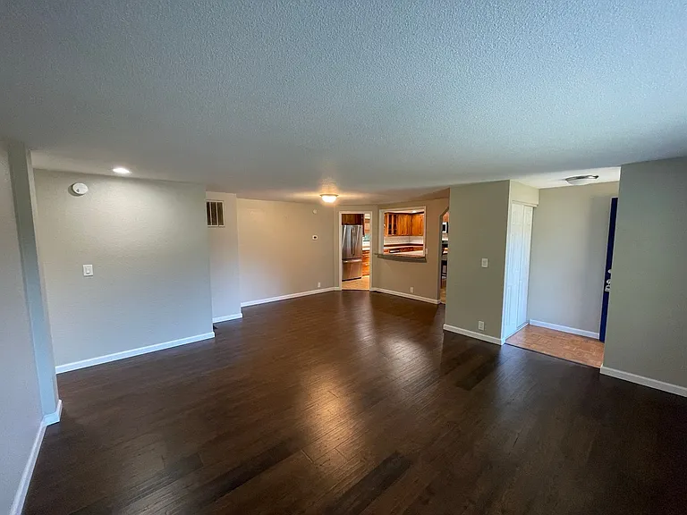 4113 Kingsway — Photo 7