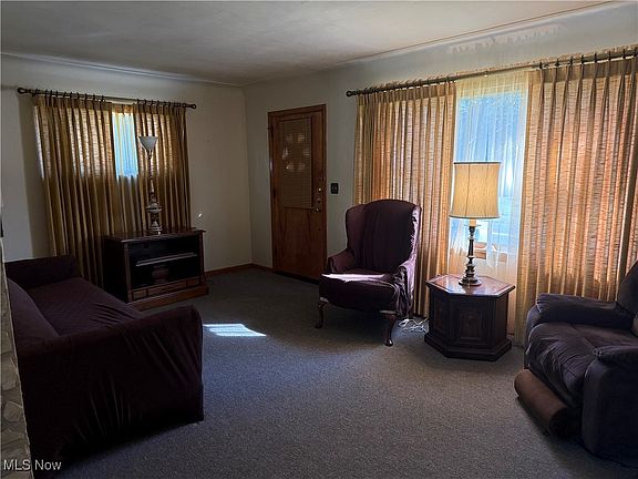 5th image of 1028 Burlington St