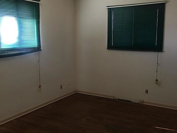 04. Bedroom 1_1933 Unit