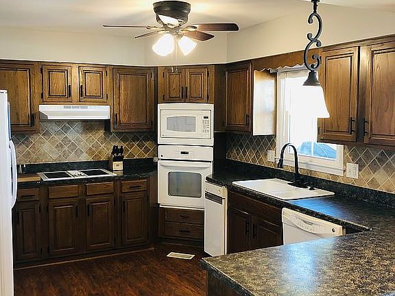 5th image of 3515 Emerald Ln