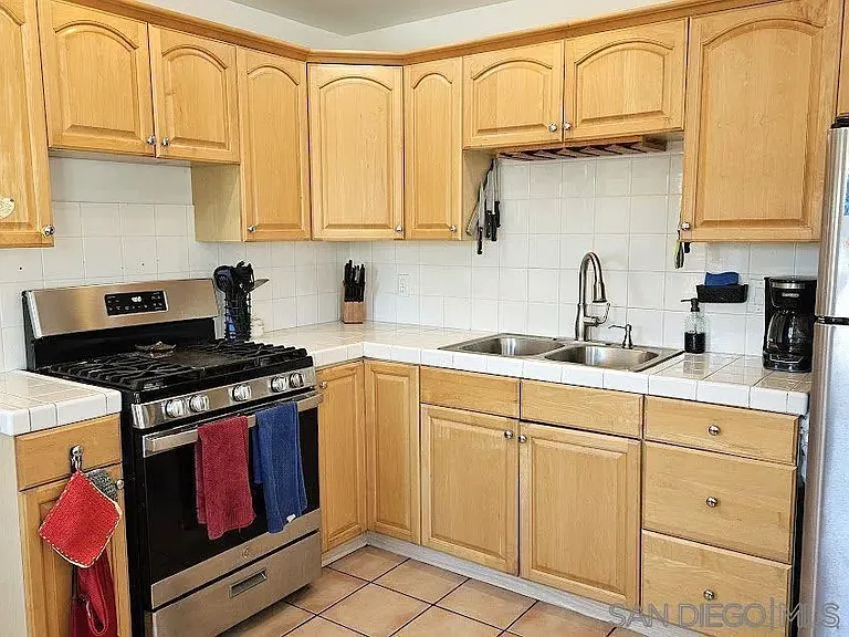 4076 Manzanita Dr — Photo 4