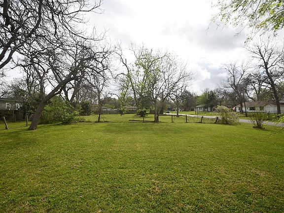 4th image of 607 Riveredge Dr