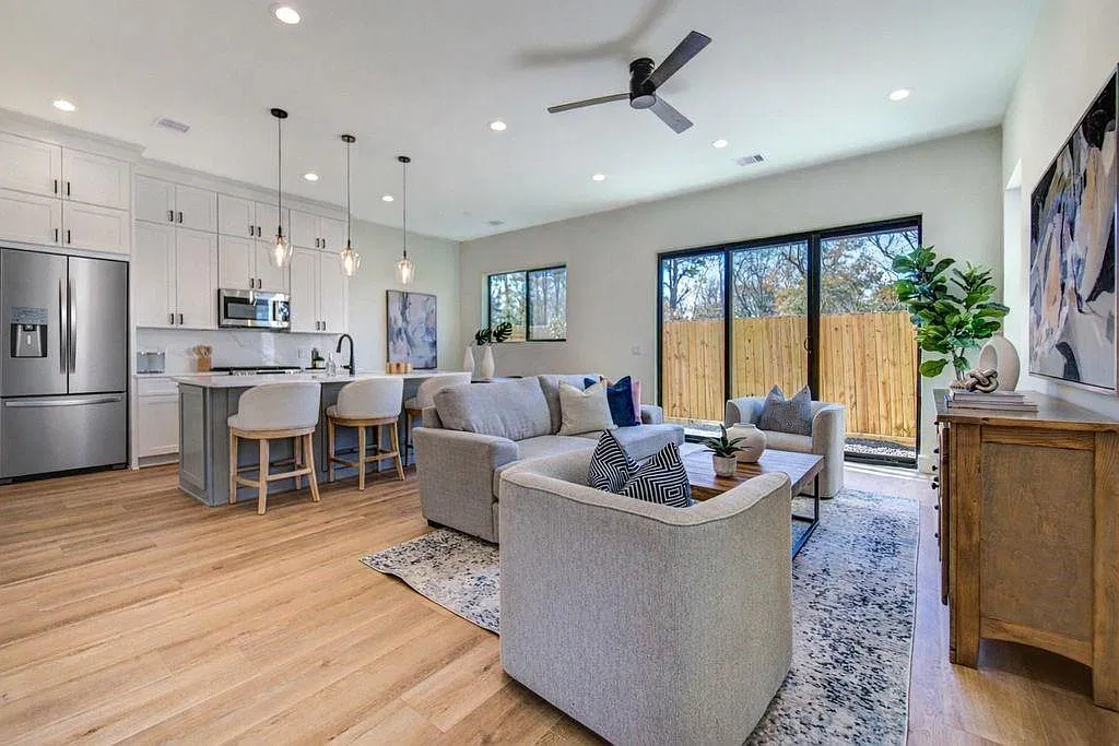 3 bed, 2.5 bath, 1820 sqft, $2,500 — Photo 1