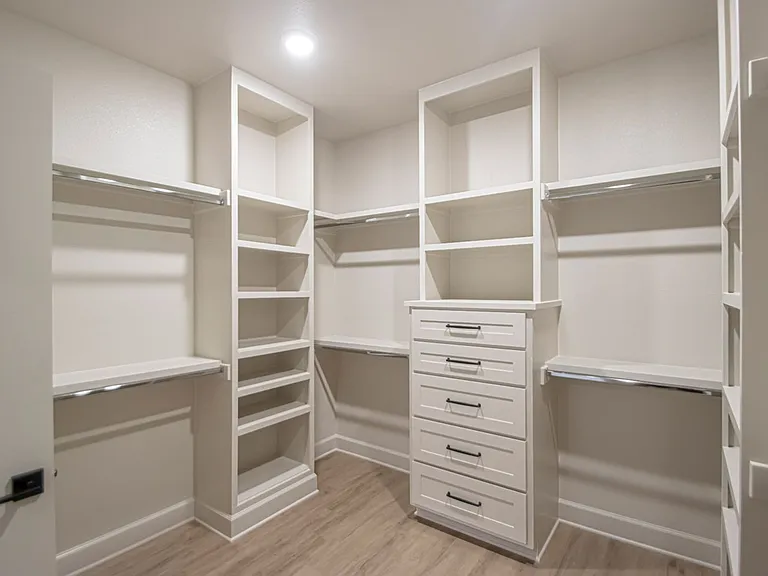 404 Gardens Ln — Photo 21