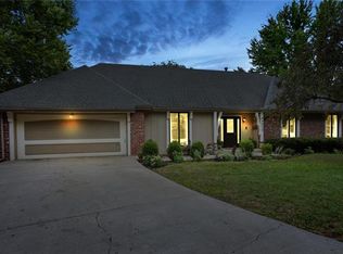 10829 Gregory Ln, Raytown, MO 64133