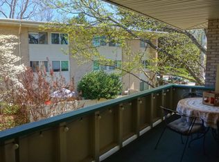 124 Haycock Rd APT C1, Falls Church, VA 22046