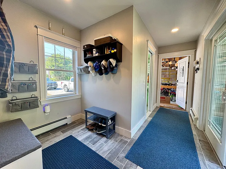 275 Middle Rd — Photo 4