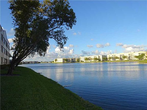 4th image of 10428 E Clairmont Cir #211