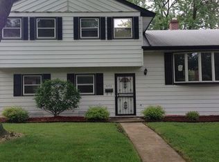 3253 N Manor Dr, Lansing, IL