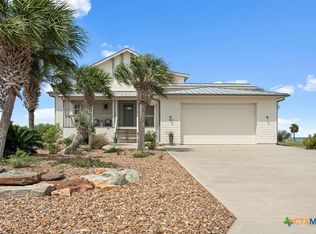 460 Bay Club Dr, Seadrift, TX 77983