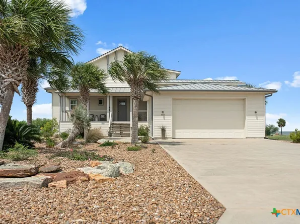 460 Bay Club Dr, Seadrift, TX 77983