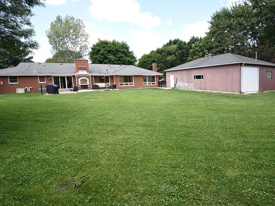 1st image of 407 Lexington Dr