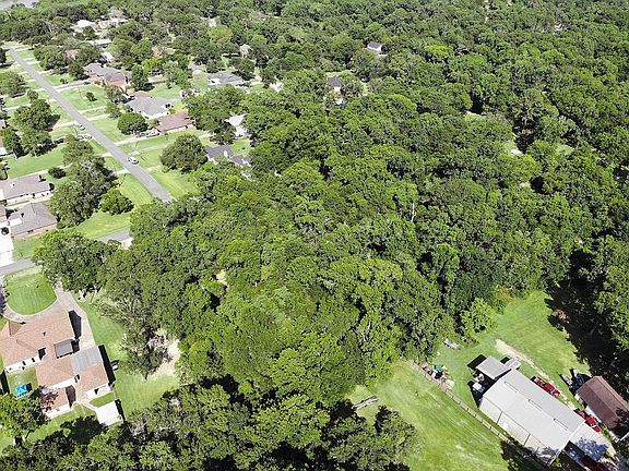 4th image of 216 Pecan Loop Dr