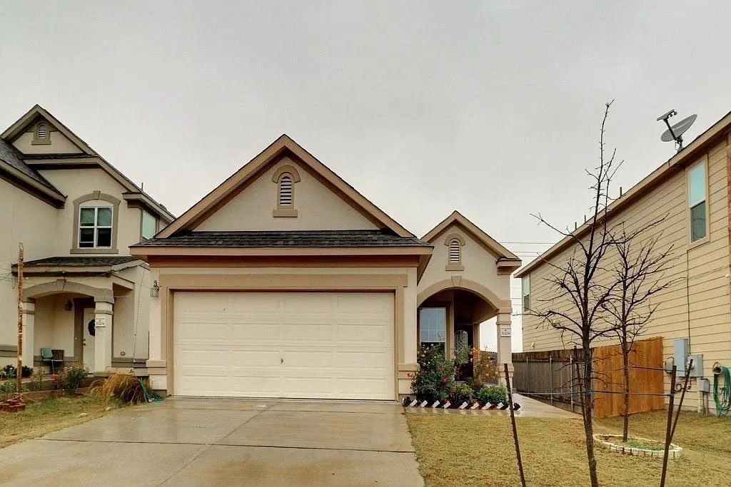3 bed, 2.0 bath, 1342 sqft, $1,900 — Photo 1