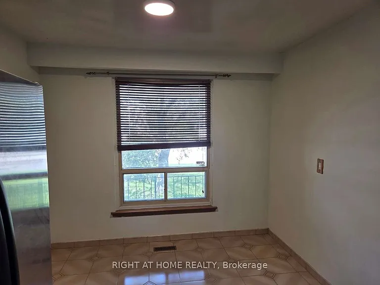 1010 Bloor St — Photo 17