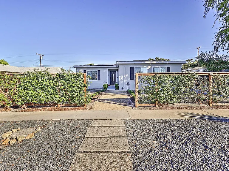 1051 Amador St — Photo 3