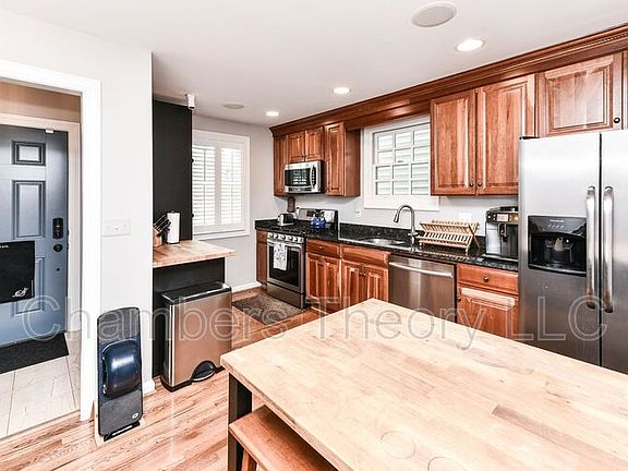 2nd image of 1008 Wythe St
