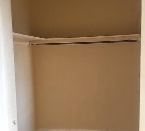 5th image of 3121 N Hamlin Ave #Foxy