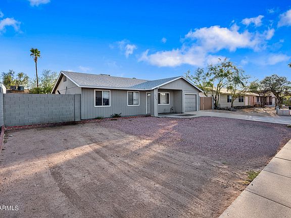 3rd image of 2129 E Marconi Avenue