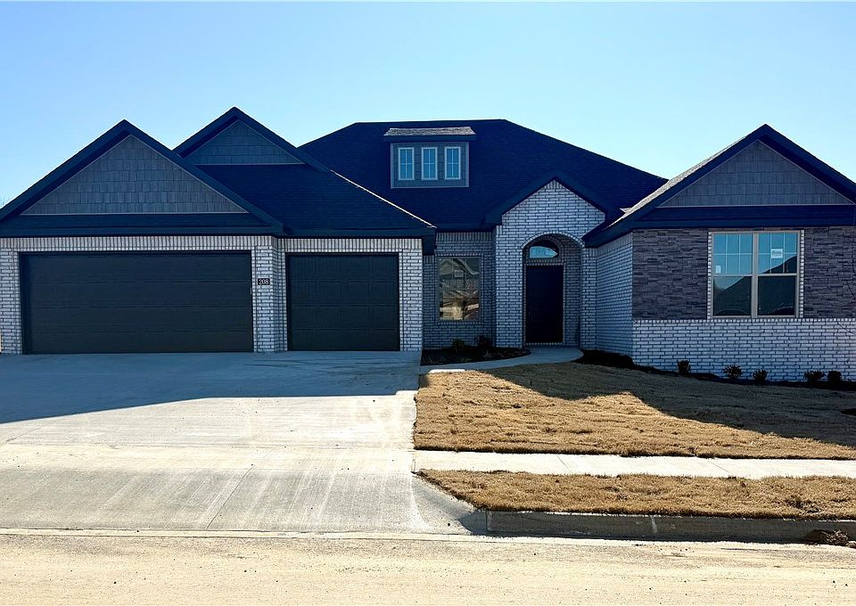 1st image of 208 Doral Dr