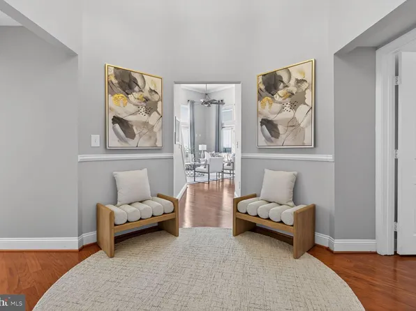 12000 Market St APT 490, Reston, VA 20190