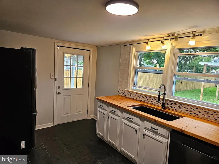 353 Jefferson Ave — Photo 9