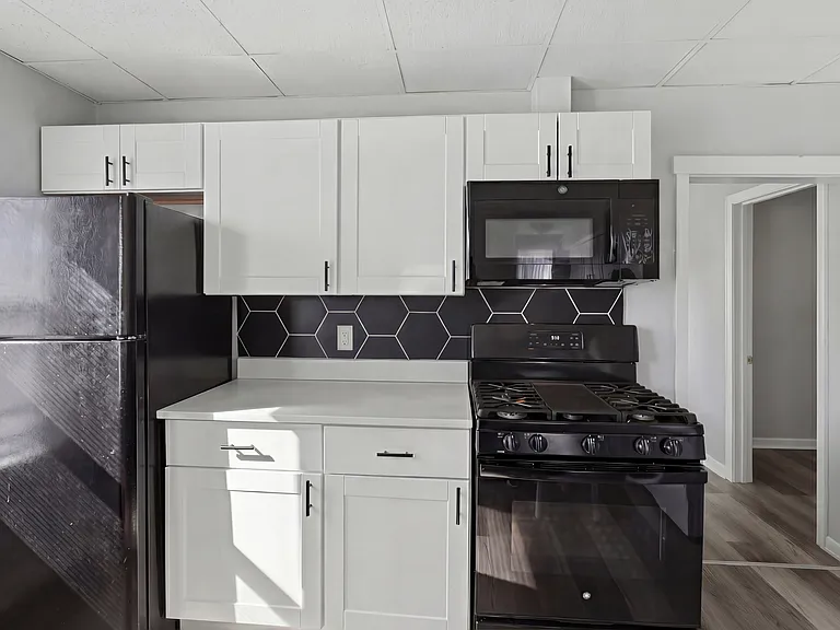 11 Leverett St — Photo 2