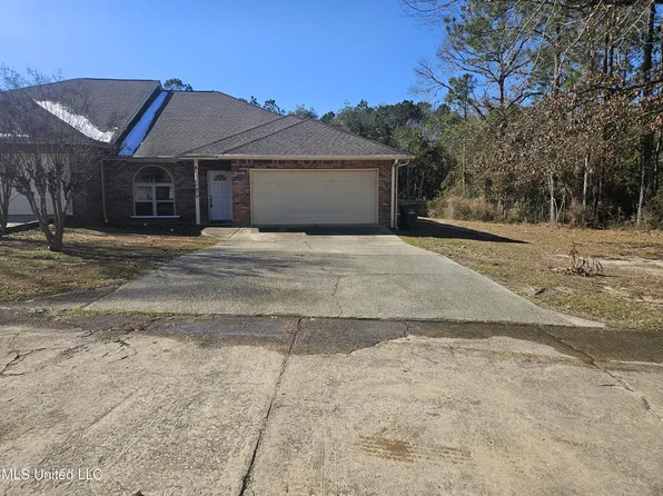 1208 Kapalama Ct, Diamondhead, MS 39525