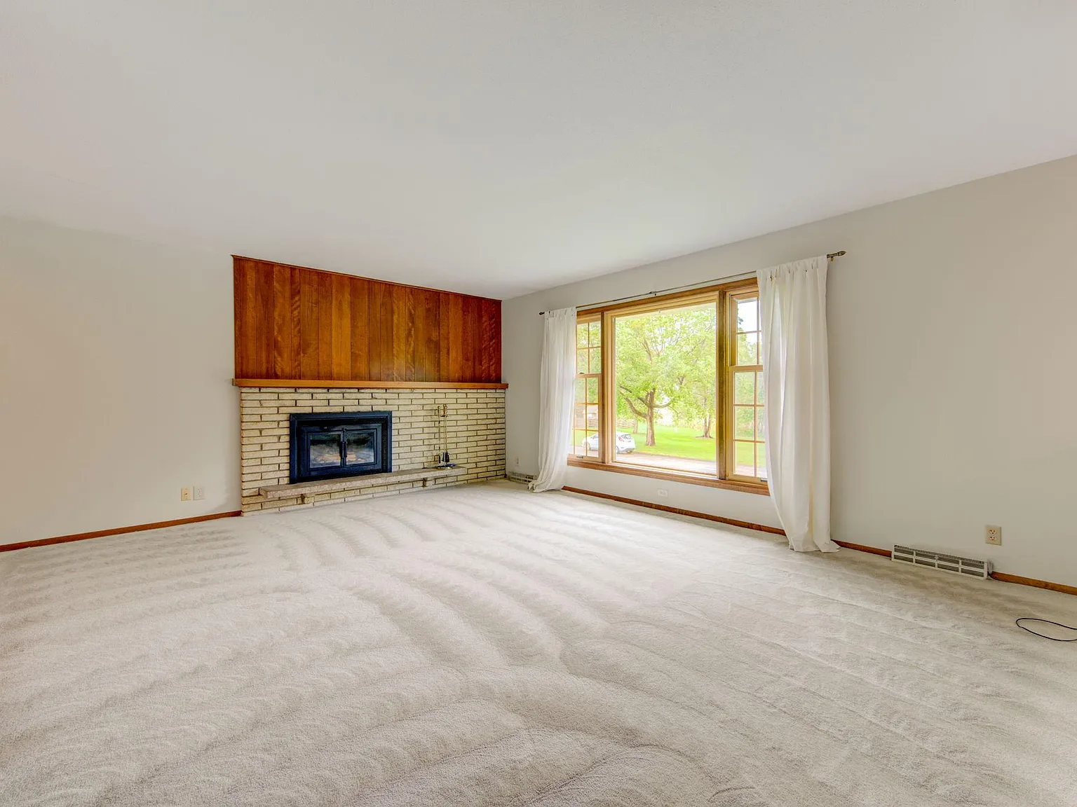 4 bed, 1694 sqft, $2,850 — Photo 2