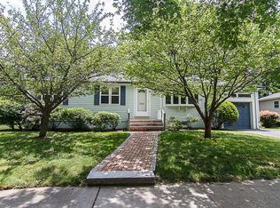 88 Selwyn Rd, Newton, MA 02461