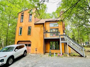 221 Somerset Dr, East Stroudsburg, PA 18301