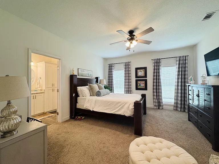218 Portland Pl — Photo 10