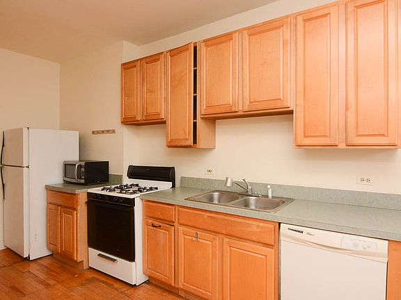 3rd image of 1727 W Catalpa #3W