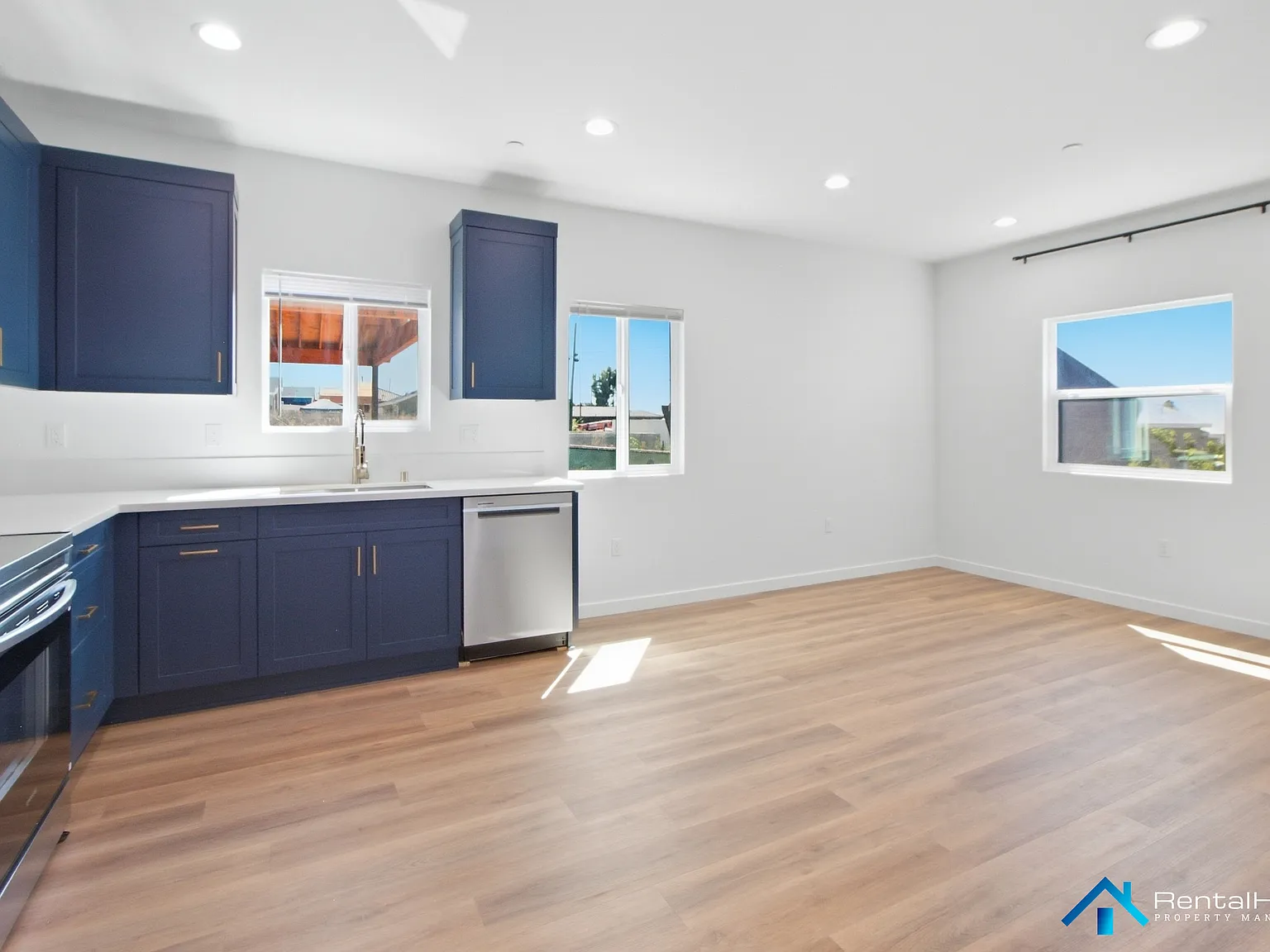 122 W Mendocino St — Photo 4