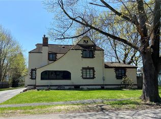 121 W Cheltenham Rd, Syracuse, NY 13205